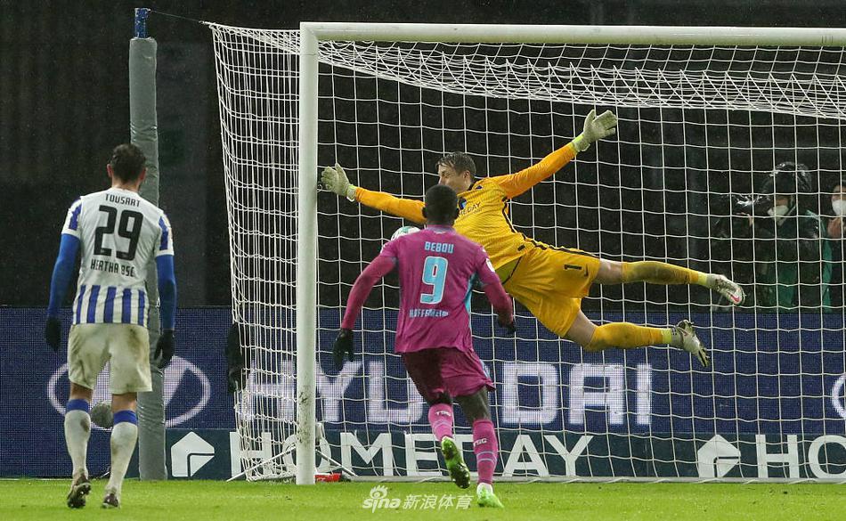 記者：22歲日本右后衛(wèi)關(guān)根大輝今天與蘭斯簽約