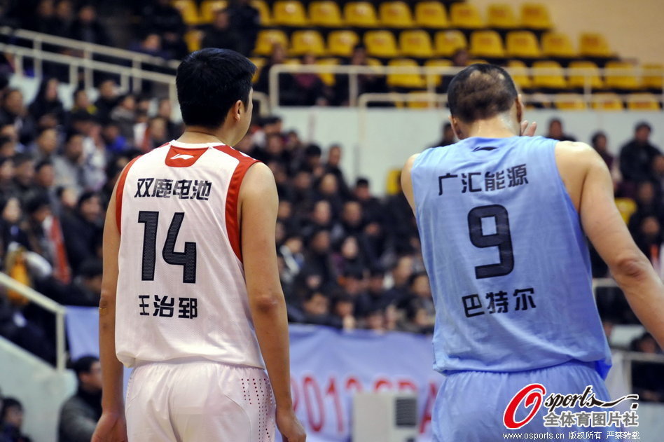 楊毅：楊瀚森新賽季有機會場均20+分鐘 開拓者對他真的很重視