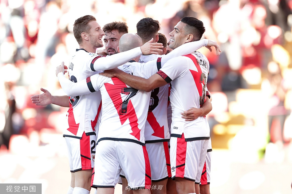 羅景房？有網(wǎng)友在酒店窗外看了C羅30分鐘泡澡+冰浴，驚呼：我x！