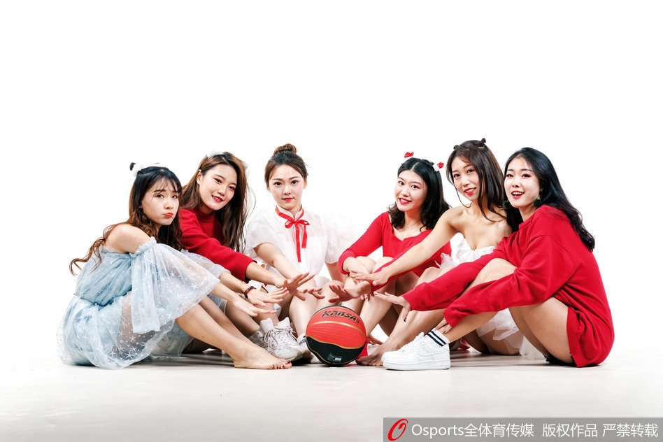 意天空：米蘭和希門尼斯談妥個(gè)人條款，球員在勸說費(fèi)耶諾德放人Angie                                                                20