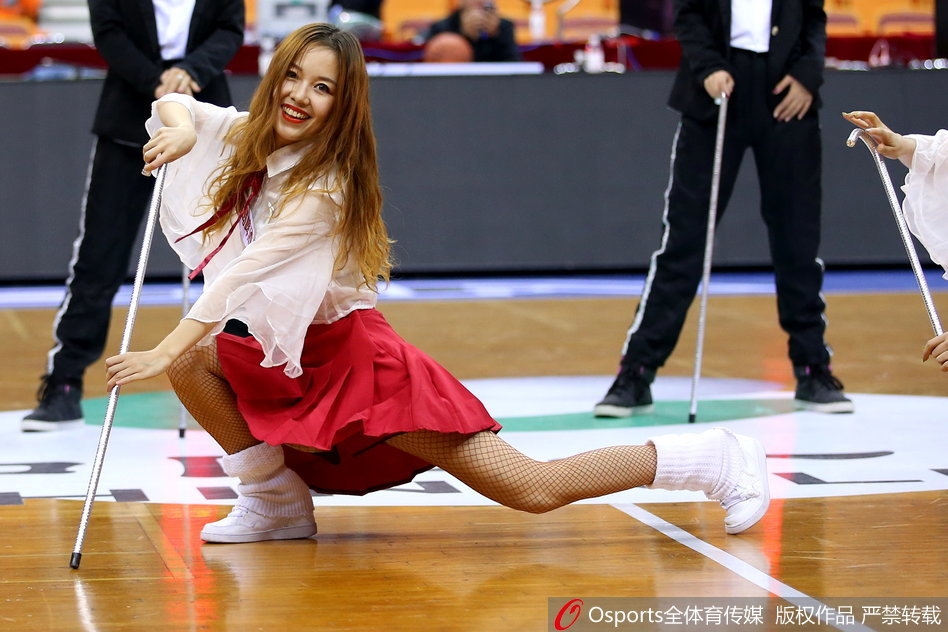 十年磨一劍，經(jīng)典回合制端游《西游3》已開啟公測(cè)，全新“大圣歸來”服務(wù)器迎接玩家踏入這個(gè)充滿東方神話色彩的奇幻世界。  《西游3》采用經(jīng)典的回合制戰(zhàn)斗模式。在每個(gè)回合中，玩家有30秒的時(shí)間給角色和守護(hù)下
