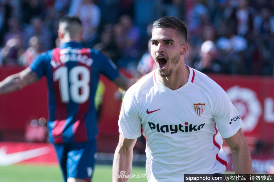 姆巴佩社媒曬印有SR93字樣商務車，并@拉莫斯：??????