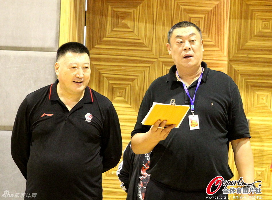 曼聯(lián)取賽季第3勝！霍伊倫評論舍什科社媒：恭喜你，我的朋友??