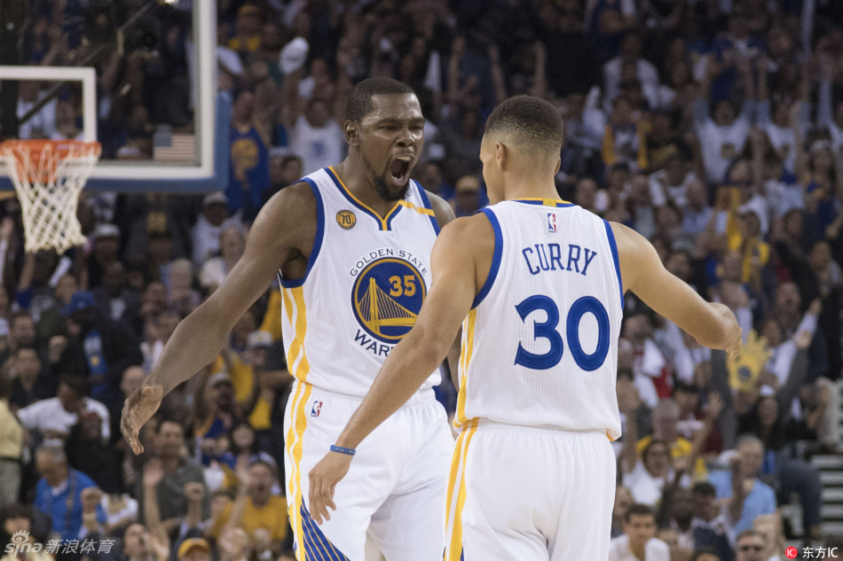 川超內(nèi)江隊(duì)臨時(shí)更換主場，場邊綠色膠板凳意外出圈