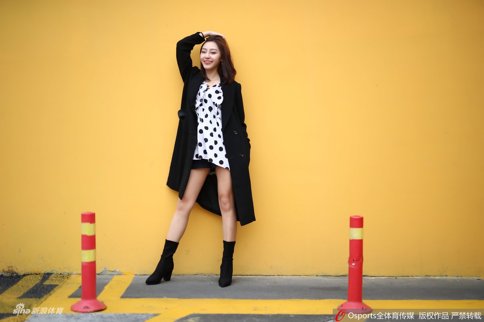 蘇媒：江蘇省省長(zhǎng)與英國(guó)駐華大使互換“蘇超”、曼城隊(duì)球衣