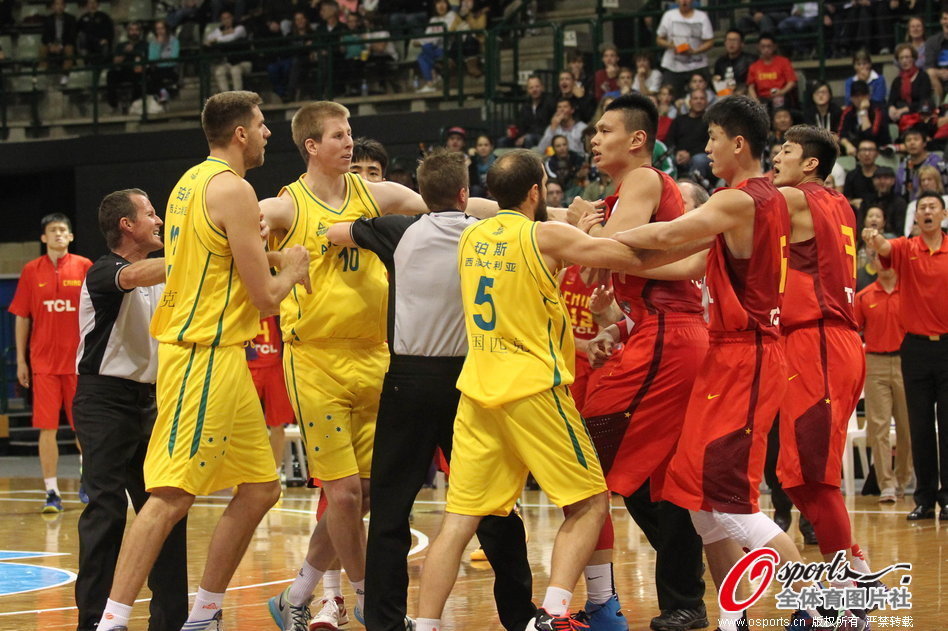 直播吧9月24日訊 小波特近日做客了播客節(jié)目《Respectfully》，期間他談到了對女性出軌的理解?！拔艺J為如果遇到合適的人，即使是再忠誠的女性也可能受到誘惑后把持不住。不過，我不會一概而論地說所
