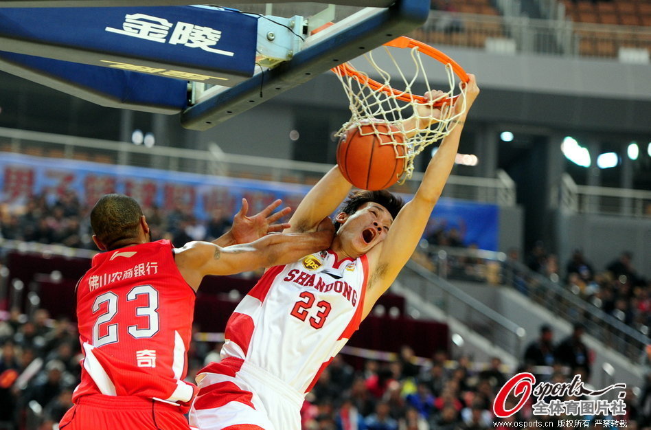 完成傳射！雷特吉精準低射打入球門左下角，意大利再入一球