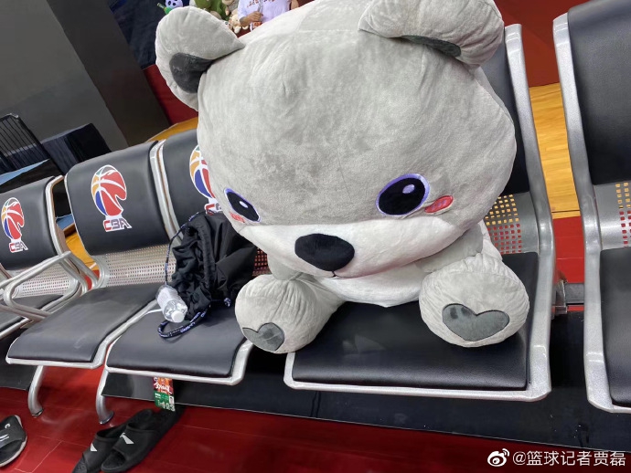 麥克托米奈：進(jìn)球之前我被燈光晃得看不清，只想趕緊射門