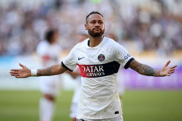 楊毅：不要奚落小曾而應該鼓勵 出去就被罵 那以后更沒人出去了