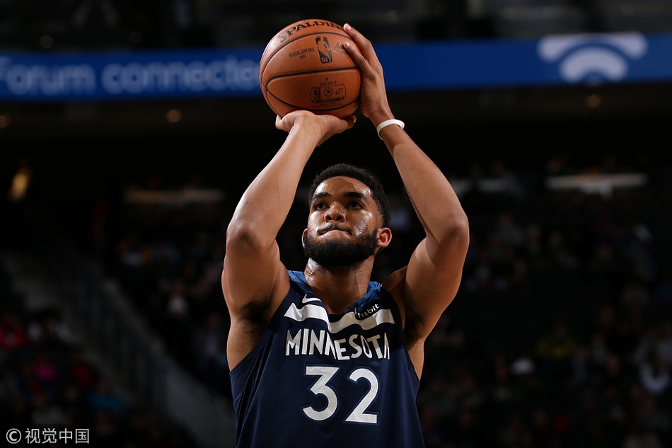 2025年09月16日 17:36:42 | 體育24小時熱點                 FC26中國球員評分公布，塞爾吉尼奧、武磊71分居首，韋世豪、吳曦、蔣光太、高天意等7將70分隨后。另外
