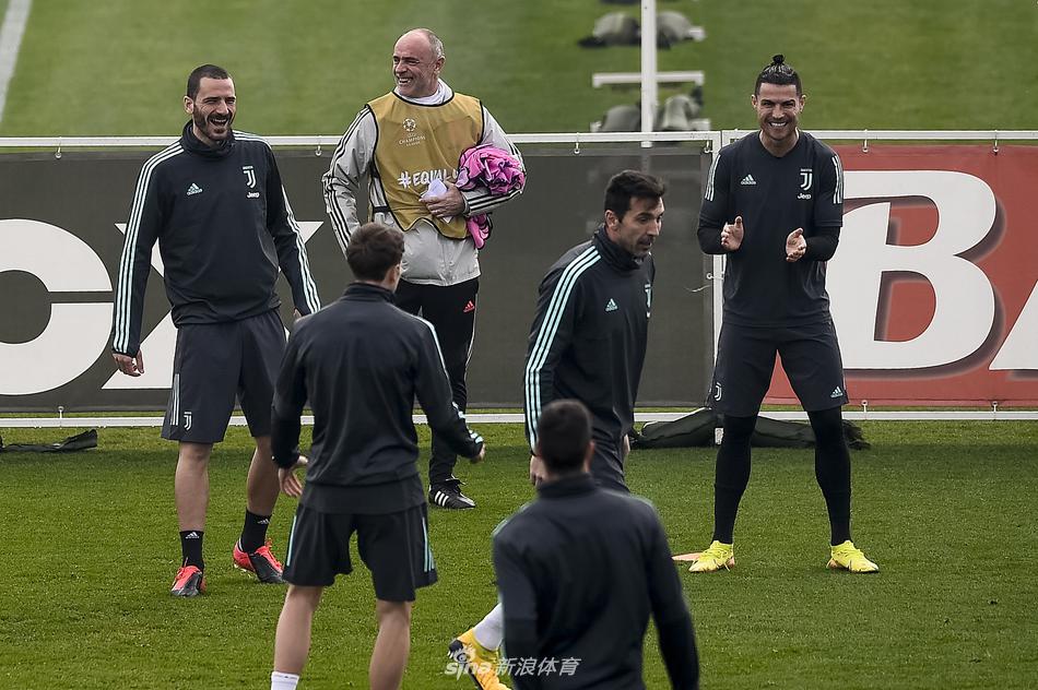 好起來了！阿莫林率隊客勝利物浦，執(zhí)教曼聯(lián)近1年來首次英超連勝數(shù)說足球                                                                20
