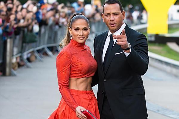 姆總何意？姆巴佩慶祝結(jié)束后朝鏡頭雙手擦臉，新慶祝“擦淚”？