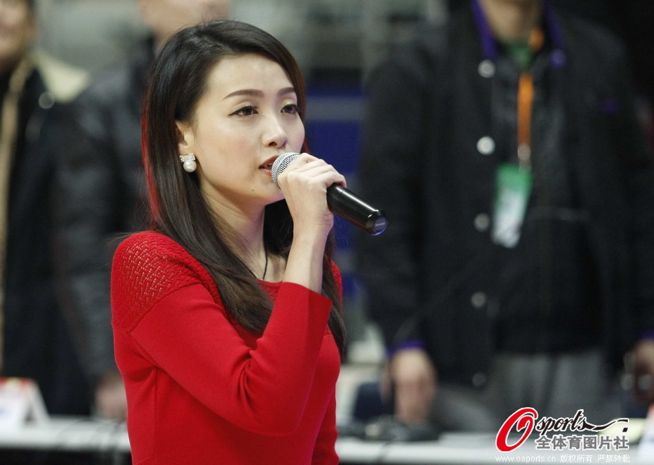 [流言板]漸入佳境！倫納德突破急停頂開海史密斯，干拔跳投穩(wěn)穩(wěn)命中