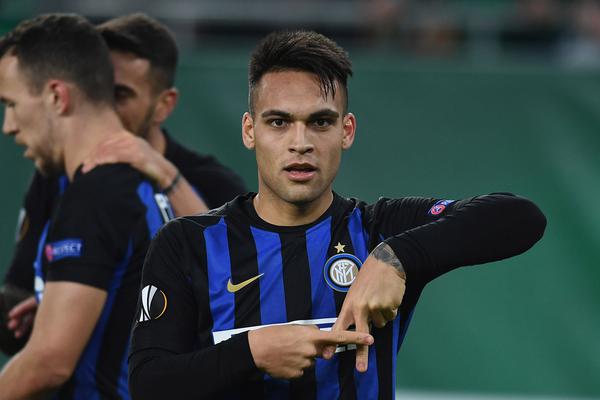 虎撲01月14日訊 今日NBA常規(guī)賽快船對陣熱火的比賽正在進行中。比賽第四節(jié)，鮑威爾借祖巴茨掩護命中三分，快船領先至19分。
