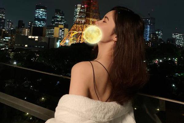 [流言板]投不進(jìn)搶不過！亞當(dāng)斯雙手補(bǔ)扣，火箭籃板19