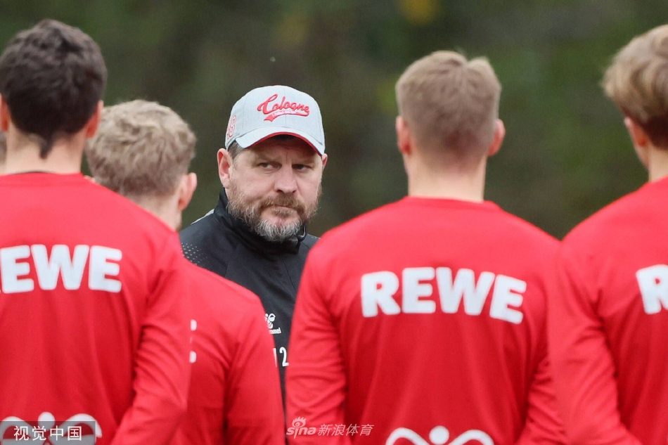 曾凡博籃網(wǎng)首秀 上腳韋德最新一代簽名鞋韋德之道12