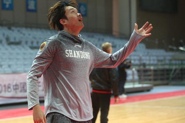 毫不留情??斯洛特指責(zé)某球員想反擊導(dǎo)致被絕殺，上場批紅牌愚蠢馬后炮                                                                2025
