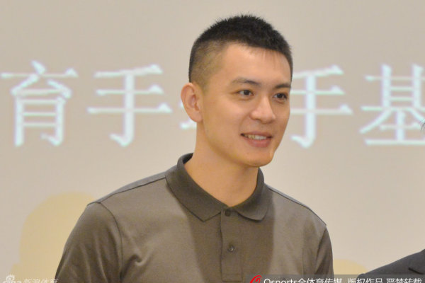 關于對本俱樂部翻譯趙志鵬不當言論的追加處罰公告 ???