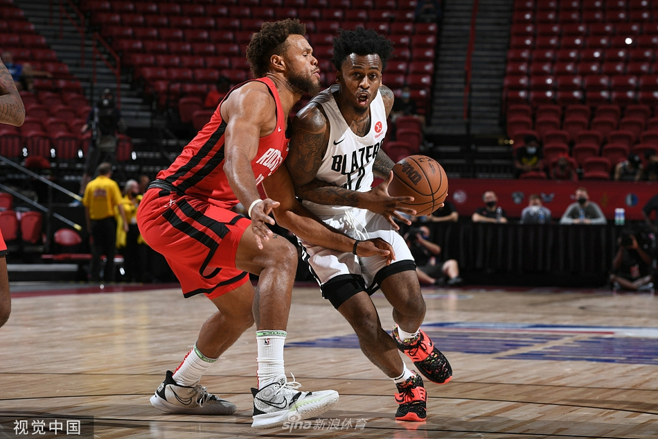 德轉對比國家隊數(shù)據(jù)：居勒爾22場5球4助攻，亞馬爾22場6球10助攻