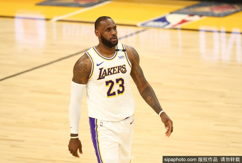 NBA球星夫婦穿搭：庫里、詹姆斯夫婦居家低調(diào) 科比瓦妮莎郎才女貌