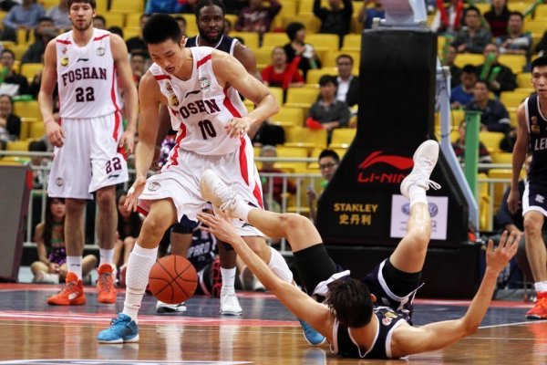 官方：藍軍與16歲右后衛(wèi)埃博及18歲中鋒格林伍德簽下獎學(xué)金合同