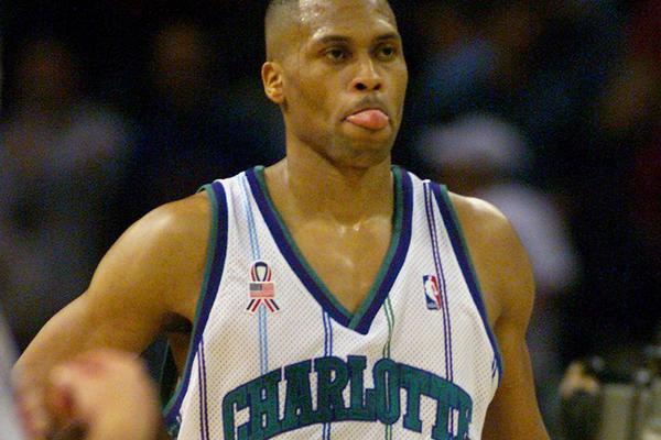 法國隊官方：登貝萊右腿筋撕裂&杜埃比目魚肌撕裂，均已返回巴黎