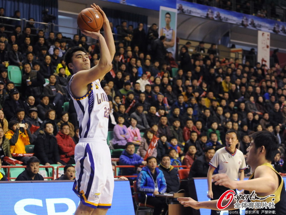 字母哥開季連續(xù)兩場以60+%命中率砍下30+10+5 歷史首人