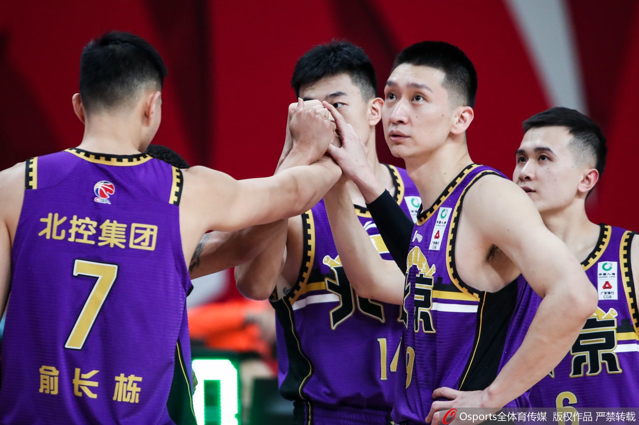 阿根廷vs委內(nèi)瑞拉賽前為去世的博卡主帥默哀，梅西一家起立肅穆