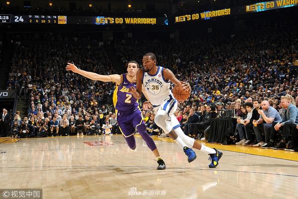 德甲首輪戴帽！凱恩是本賽季五大聯(lián)賽第一位上演帽子戲法的球員