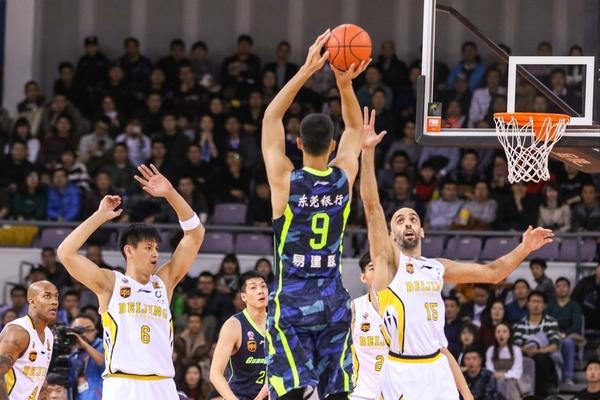 法爾克：格雷茨卡年薪1700萬到1800萬歐，獲得新合同可能性較低