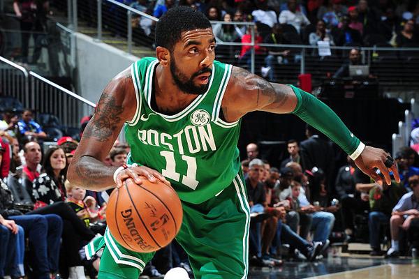 老將經(jīng)驗！莫布利突破過掉防守雙手放籃，遭吉布森單手大帽