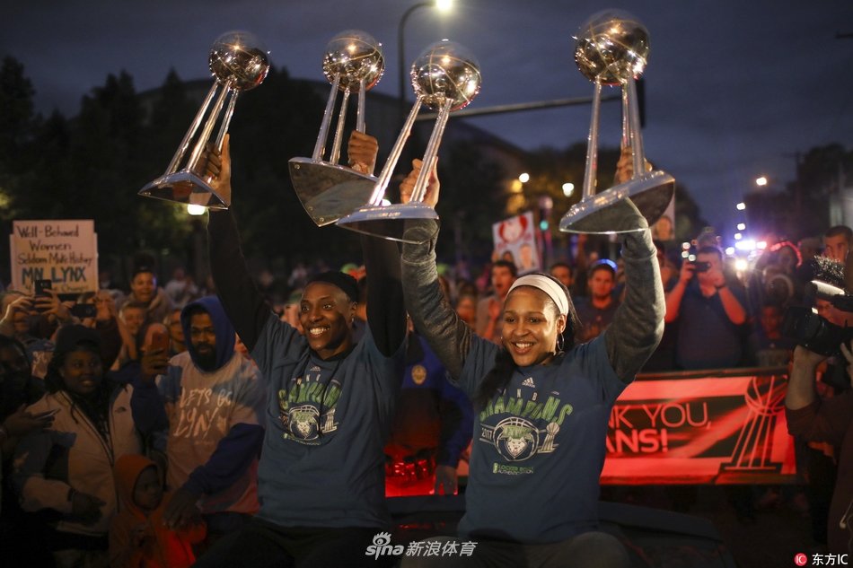 記者：楊帆眉骨賽后縫了4針，看側(cè)臉都能看出擰著眉毛