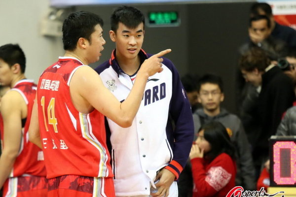 直播吧10月28日訊 NBA常規(guī)賽，鵜鶘半場54-65落后凱爾特人。上半場，鵜鶘老將小喬丹高效發(fā)揮，替補7分鐘3投3中，罰球2中1拿到7分3籃板。
