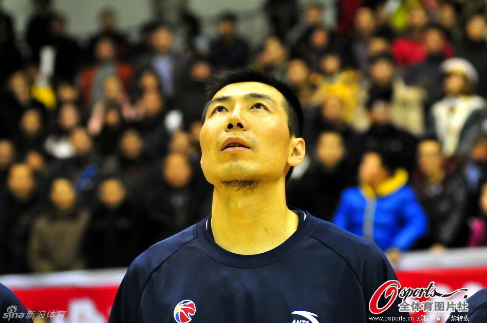 虎撲01月11日訊 NBA常規(guī)賽，步行者108-96戰(zhàn)勝勇士。全場比賽，施羅德出戰(zhàn)28分鐘，13中5，三分6中1得到12分2板4助攻2搶斷。據(jù)統(tǒng)計，施羅德近4場三分合計20中3，命中率15%。
