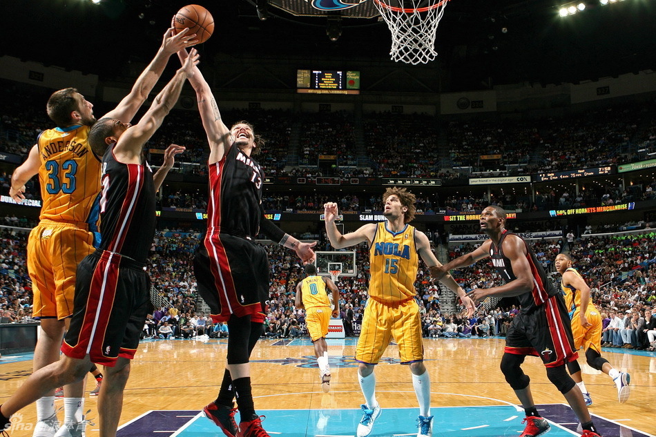 直播吧12月30日訊 近日，國米名宿貝爾戈米做客意天空節(jié)目，他在節(jié)目上談到了米蘭1-1戰(zhàn)平羅馬的比賽。他說：“自從第一場比賽開始，豐塞卡的米蘭就一直沒有找到過平衡：球隊在過渡階段表現(xiàn)很好，但防守方面則
