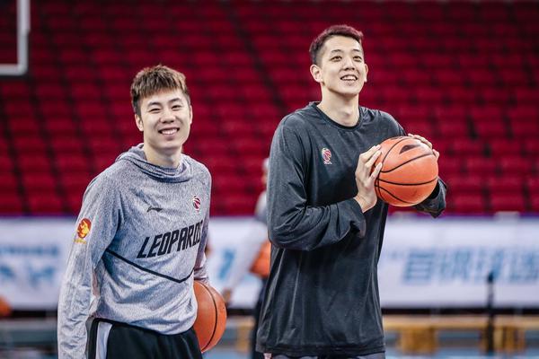 爐石傳說爐石傳說圣騎士DK有什么用如下：在爐石傳說中圣騎士DK的技能可以召喚四位天啟四騎士。把天啟四騎士湊齊就可以直接消滅英雄。這種效果是非常不錯的。所以有很多的小伙伴在玩游戲的時候都想得到圣騎士DK
