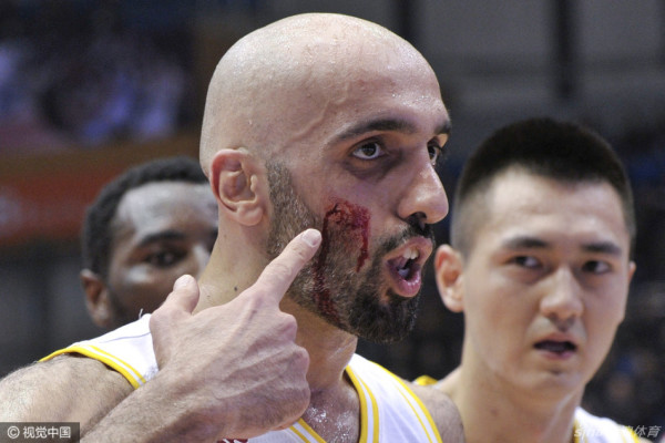 多特任意球機會，恩梅查頭球彈地偏出