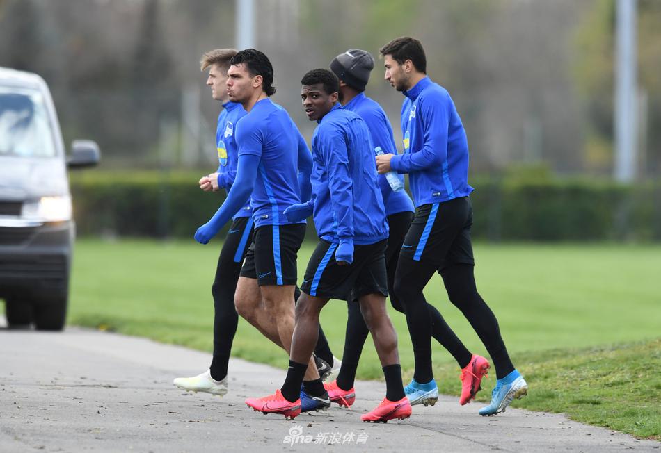 塵白禁區(qū)限定5星角色恩雅瀾風在上周正式更新上線，許多玩家成功抽取到這個角色還不知道應該怎么配隊，今天小水母將給玩家們帶來關于恩雅瀾風隊伍搭配推薦，不清楚的話就讓我們一起來往下看看吧。塵白禁區(qū)恩雅瀾風怎
