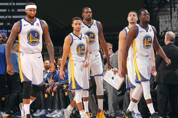 《代號二杠三》卡羅角色故事立繪推薦