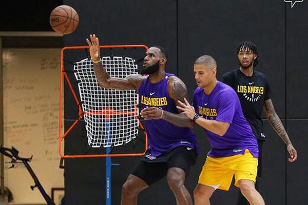 進(jìn)球無效！格納布里爆射打到沃爾特馬德手上折射入網(wǎng)青年隊                                                                2025-10-1
