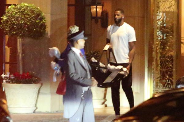 直播吧10月23日訊 近日，《每日體育報》分析了恩德里克在皇馬的前景，他們認為球員不會留在球隊繼續(xù)浪費時間，而是重返帕爾梅拉斯。恩德里克在對陣尤文圖斯的比賽中一分鐘都沒有上場，阿隆索再次將他放在替補席