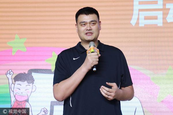 [流言板]詹姆斯全場16投8中，拿到21分13籃板9助攻