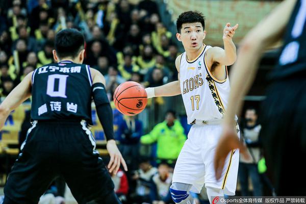 效率不算高！杰羅姆半場三分5中1拿到8分3助攻