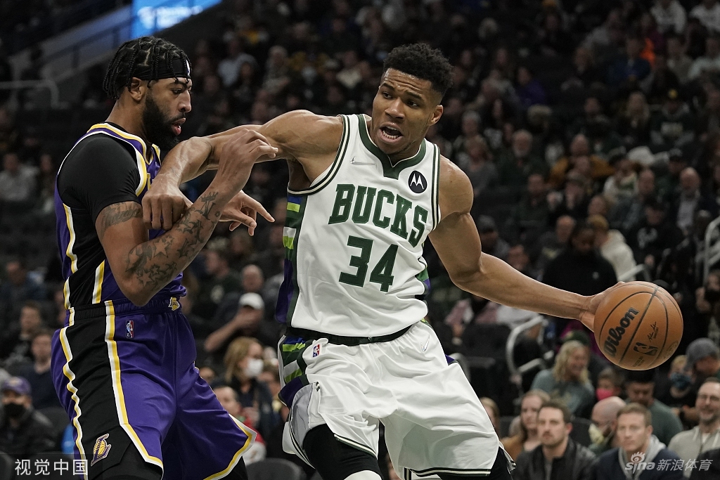 記者：拜仁目前無意冬窗出售格雷羅，俱樂部看重他的多面手屬性