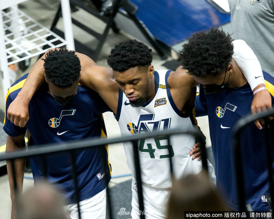 明日戰(zhàn)快船，詹姆斯大概率出戰(zhàn)，AD、海斯出戰(zhàn)成疑