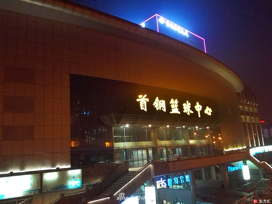 24直播網(wǎng)9月19日訊 北京時間9月19日凌晨3時整，2025-26賽季歐冠聯(lián)賽階段第1輪在德意志銀行公園球場展開角逐，法蘭克福主場迎戰(zhàn)加拉塔薩雷。上半場薩內(nèi)助攻，阿克金首開記錄，堂安律造烏龍，補時階
