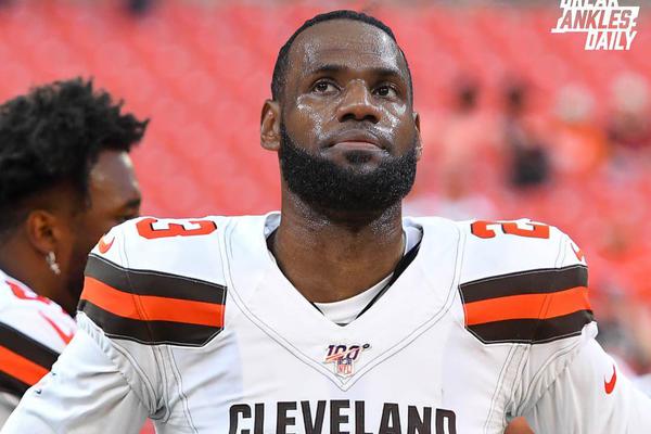 姆巴佩社媒曬印有SR93字樣商務車，并@拉莫斯：??????