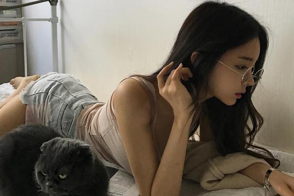 霍爾與佛度關(guān)系不一般 推薦女球童助其事業(yè)騰飛