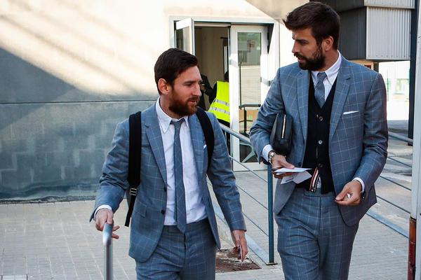 2025年10月11日 21:16:49懂球帝                 北京時間10月11日，據(jù)德國知名轉(zhuǎn)會專家法爾克的報道，馬克-格伊已經(jīng)告訴水晶宮他想離隊，拜仁慕尼黑和利物浦都對他很感興趣
