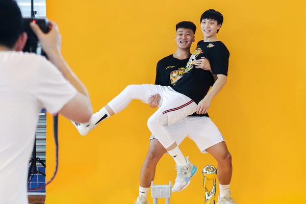太陽首節(jié)一度領先10分，黃蜂第2節(jié)打37